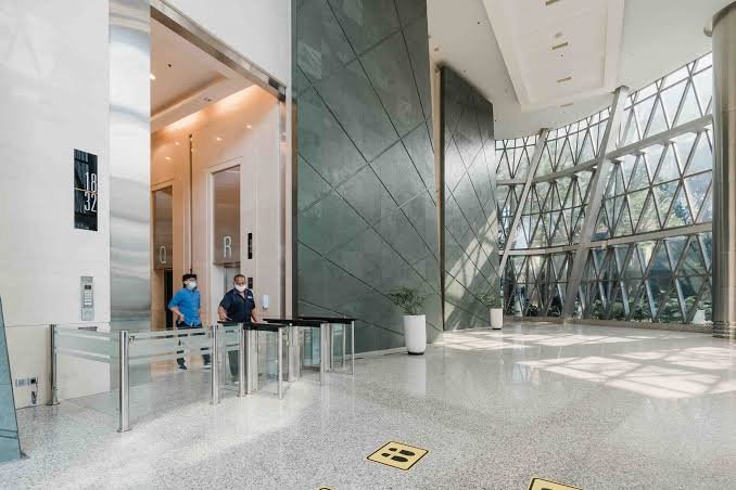 Sewa Kantor Bakrie Tower Kuningan – Base Rent Mulai Rp150.000/m²