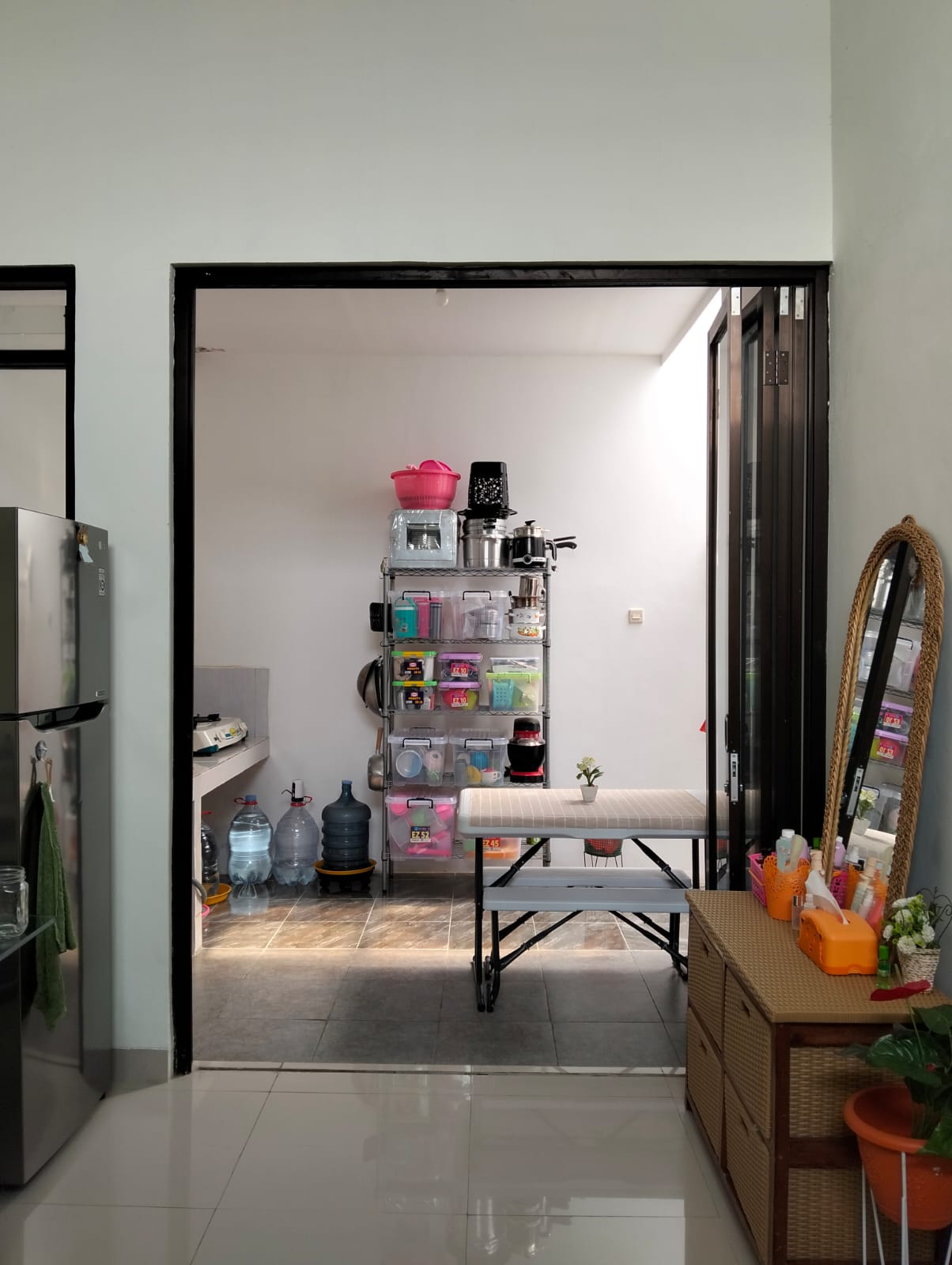 RUMAH DI KONTRAKAN METLAND CILEUNGSI